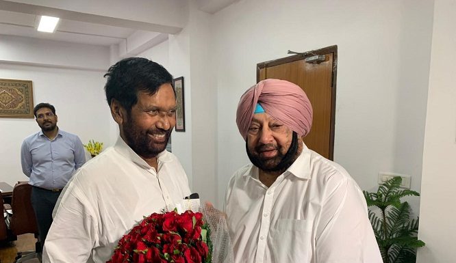 Capt Amarinder Singh meets Union Food Minister Ram VilasPaswan