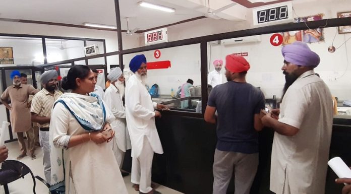 ਐਸ.ਡੀ.ਐਮ ਸੁਨਾਮ ਮਨਜੀਤ ਕੌਰ ਵੱਲੋਂ ਸਰਕਾਰੀ ਦਫ਼ਤਰਾਂ ਦੀ ਅਚਨਚੇਤ