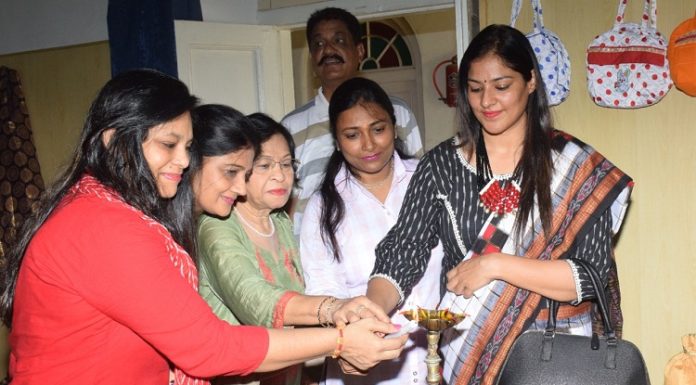 ਜ਼ਿਲ੍ਹਾ ਰੈਡ ਕਰਾਸ ਸੁਸਾਇਟੀ ਦੇ ਚੇਅਰਪਰਸਨ ਡਾ. ਗਗਨ ਕੁੰਦਰਾ ਵੱਲੋਂ ਪ੍ਰਦਰਸ਼ਨੀ ਦਾ ਉਦਘਾਟਨ