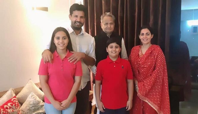 Rajasthan CM Ashok Gehlot visits Raja Warring’s residence