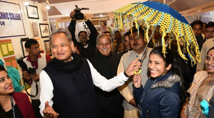 शिक्षा एवं स्वास्थ्य में पैसा कमाना नहीं, सेवा करना हो उद्देश्य –मुख्यमंत्री