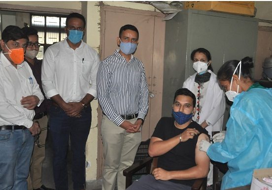 DC inaugurates two mobile vaccination camps at Maqsudan Sabji Mandi and Focal Point