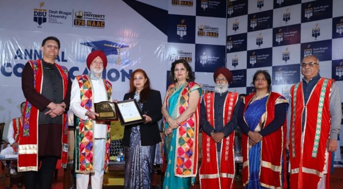 SDM Amloh Jiwan Jot was honoured by Desh Bhagat University at Amloh