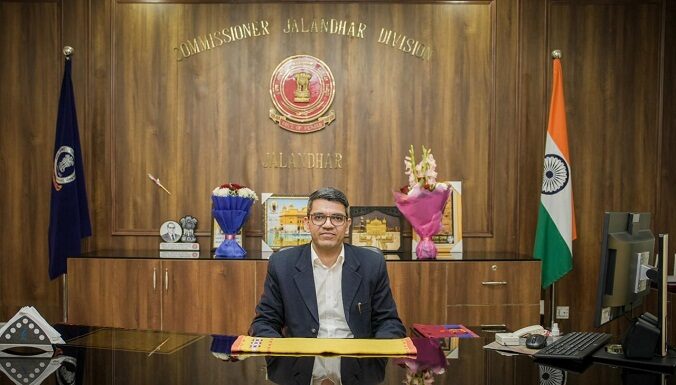 Ramvir Singh Assumes Charge As New Divisional Commissioner of Jalandhar Notable attendees at the event included Deputy Commissioner Hoshiarpur, Aashika Jain; Director of Information and Public Relations, Vimal Setia; Additional Director of Information and Public Relations, Sandeep Garha; Deputy Commissioner of Police, Naresh Dogra, among others.