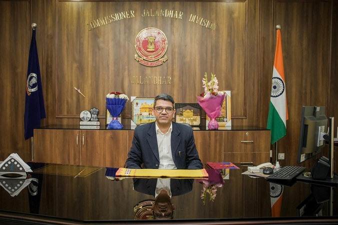 Notable attendees at the event included Deputy Commissioner Hoshiarpur, Aashika Jain; Director of Information and Public Relations, Vimal Setia; Additional Director of Information and Public Relations, Sandeep Garha; Deputy Commissioner of Police, Naresh Dogra, among others.